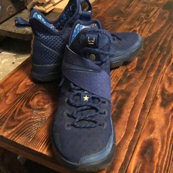 Lebron 14 - Picture 2 of 5